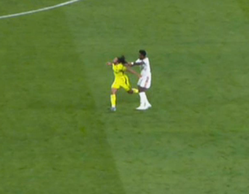 maldiidown's tweet photo. 🗣️"coño una liana"

Lo que dijo Vinicius antes de tirarle del pelo a Saliba https://t.co/Gky52FcNzV