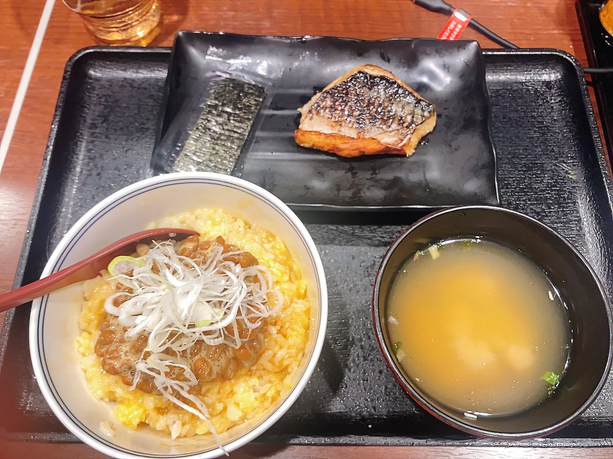 rika_1216's tweet photo. 超早朝に野に放たれたので朝定食🍚✨️😁 https://t.co/SY47Pu0SA6