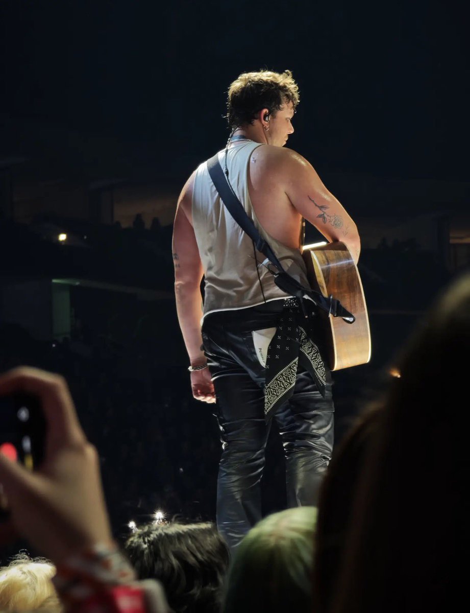 ashtonsexyback's tweet photo. https://t.co/bTe2ixz1L1