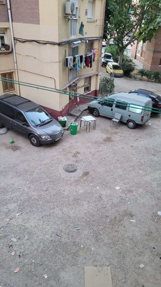 EvadeCespedes's tweet photo. @unchinodechina @JoseMGarrido Ya ves tú! Que barbarie, pagar 2.000€ al mes, que son los 24.000€ anuales que dice, que ¡PAGA! muy importante, no es ocupa.. les parece mal, cuando los Progres de Podemos, están alquilando pisos de 38 m2, por 800€ y encima declarados en ruinas.. eso sí es especular https://t.co/WI2IVhSawd