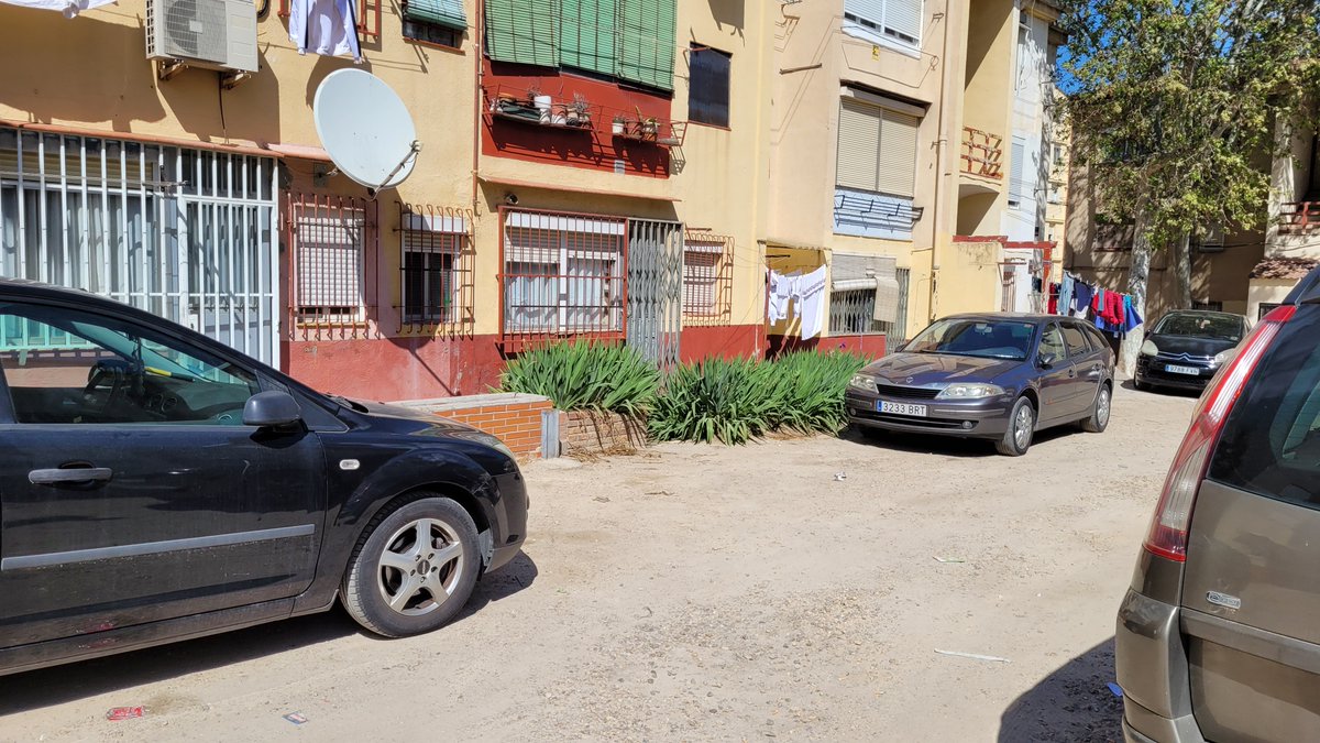 EvadeCespedes's tweet photo. @unchinodechina @JoseMGarrido Ya ves tú! Que barbarie, pagar 2.000€ al mes, que son los 24.000€ anuales que dice, que ¡PAGA! muy importante, no es ocupa.. les parece mal, cuando los Progres de Podemos, están alquilando pisos de 38 m2, por 800€ y encima declarados en ruinas.. eso sí es especular https://t.co/WI2IVhSawd