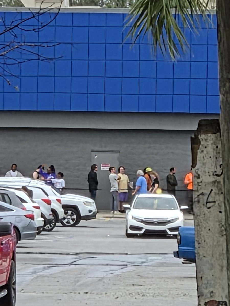 CosmoUnderfoot's tweet photo. Line outside Walmart off Mobile Hwy @ Fairfield @weartv https://t.co/TxXbcx0zxN