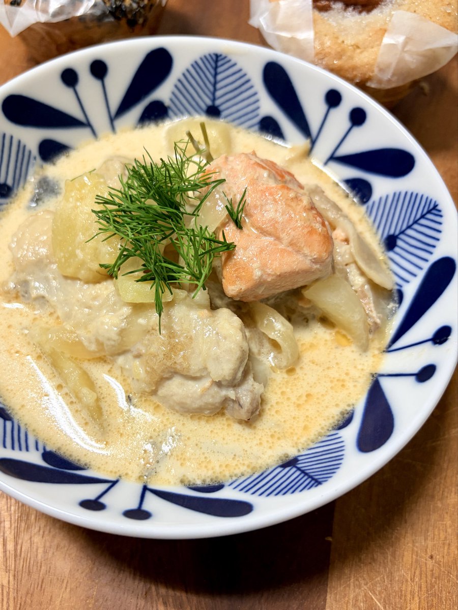 MetsanChattailu's tweet photo. 日々の支度｜
寒くなってきたので、サーモンスープを作りました。

#おうちごはん　#ディル　#ロヒケイット https://t.co/bnYvpQWJcB