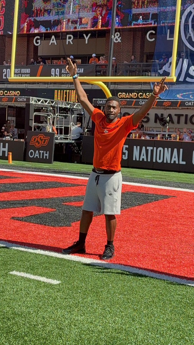 NewsOn6's tweet photo. Tony Allen and James Washington honored in Stillwater at halftime #Cowboys https://t.co/jscsydy9HG