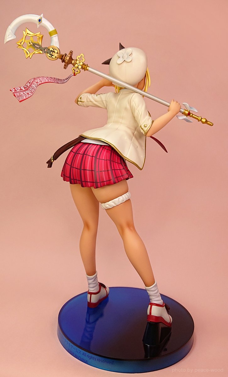 peacewood3's tweet photo. 届いたの半年前ですが今更撮影。
「レスレリアーナのアトリエ 〜忘れられた錬金術と極夜の解放者〜」より、
ライザ レスレリ学園Ver.
(メディコス・エンタテインメント)

黒ギャル?ライザ。公式ショップだとウィンク顔パーツが特典で付属。
レスレリは余裕なくてやれてないのですが…サ終の告知が… https://t.co/e1TCvfSgo1