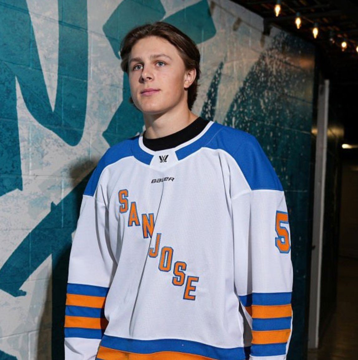 waytogorobin13's tweet photo. From her announcing he was drafted by the Sharks to him wearing her team’s jersey 🥹🩵🧡 https://t.co/gavpCJSk5S
