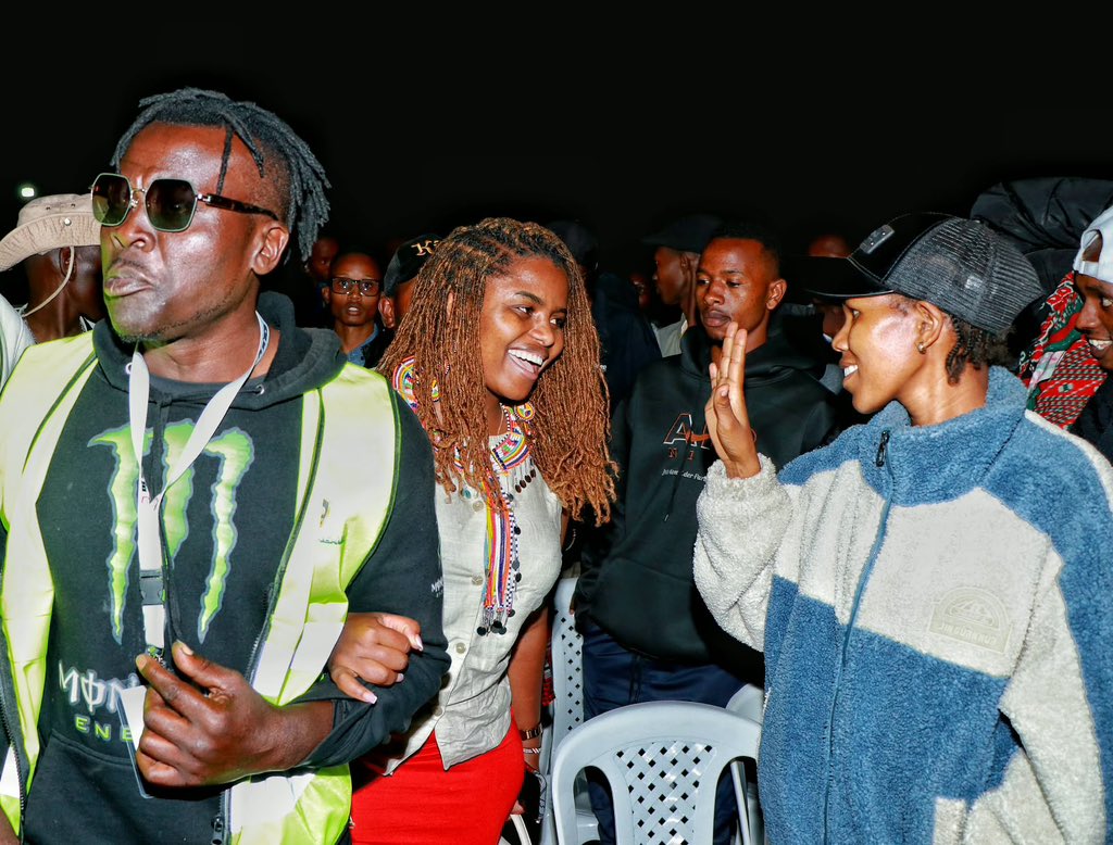 Mercymasai3's tweet photo. DJ Queen o clock. Kitengela tupo site 👌. https://t.co/UxMZqzKKXs