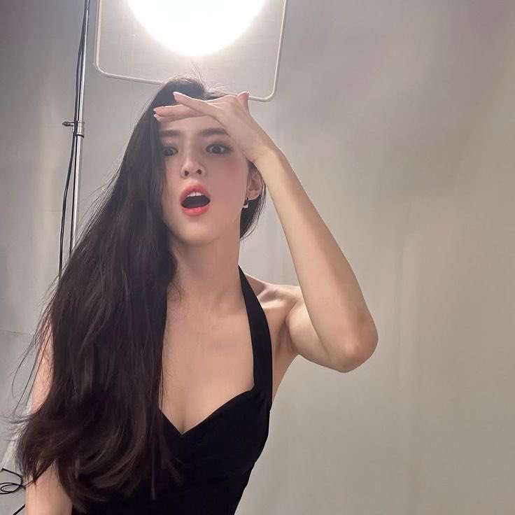 wanitakembang's tweet photo. Yeah, I’m a stubborn and stubborn woman who is a little grumpy, it’s really me who sulks a lot.🖤 https://t.co/vlXcTRbmyA