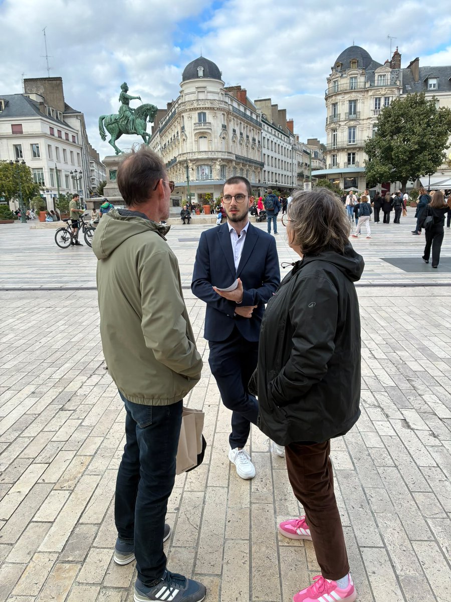Jeunesenergie45's tweet photo. À tous nos soutiens,
Je souhaite vous dire officiellement que le terrain connaît David Lisnard. 
Les jeunes énergies du Loiret ont été présentes pour tracter sur Orléans, et beaucoup de personnes le connaissent. Même nos opposants.
Vive une @Nouv_Energie pour la France ! https://t.co/DbqGAHWqbc