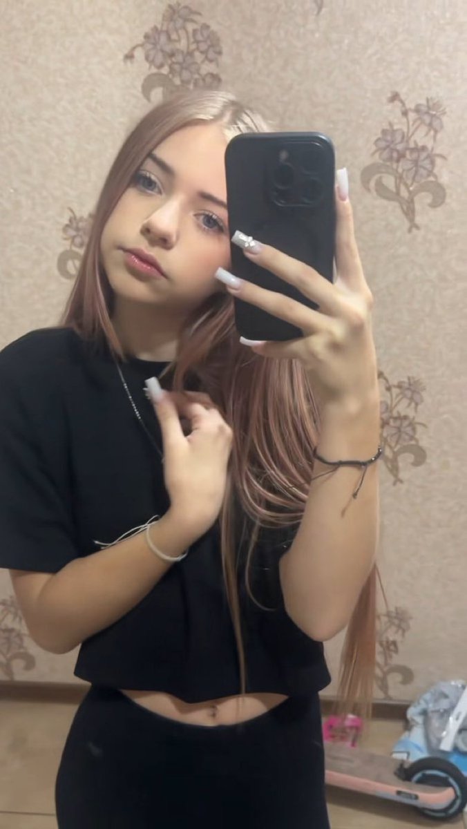 im_dasha_backup's tweet photo. I’m your type honestly? ❤️ https://t.co/JhU1hZAdTW