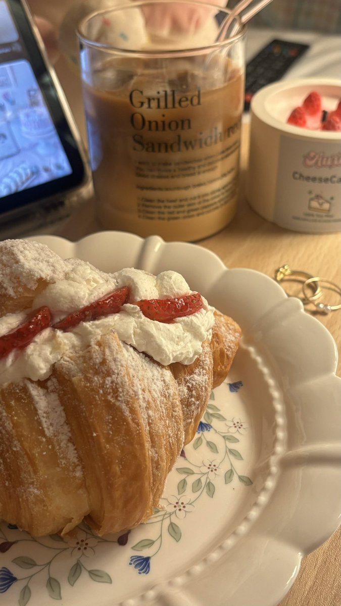 MissCoco682's tweet photo. 🥐🍓✨ https://t.co/qhYyynRwK5