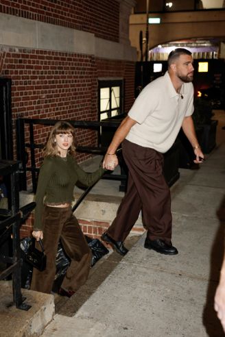 TheSwiftSociety's tweet photo. Taylor Swift and Travis Kelce were seen in New York City last night https://t.co/vL4frPL8RY