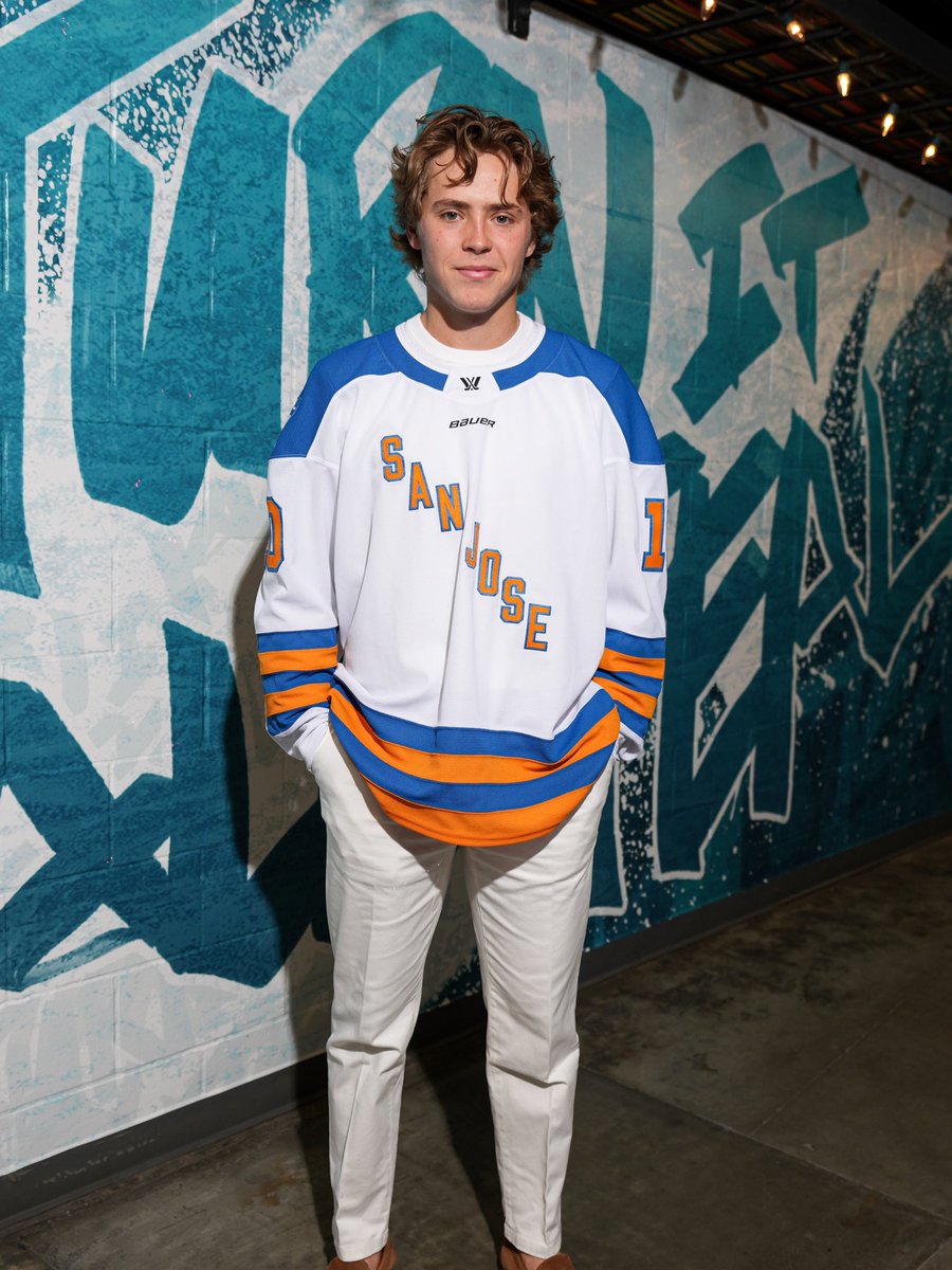 willmackupdates's tweet photo. Will wearing Laila Edwards’ jersey. https://t.co/829rxEzeuf