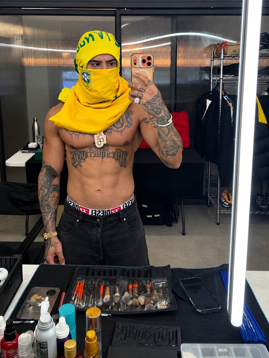 pabwlly's tweet photo. mc ph - o gostoso queridinho do momento https://t.co/sRHXPcNP3b