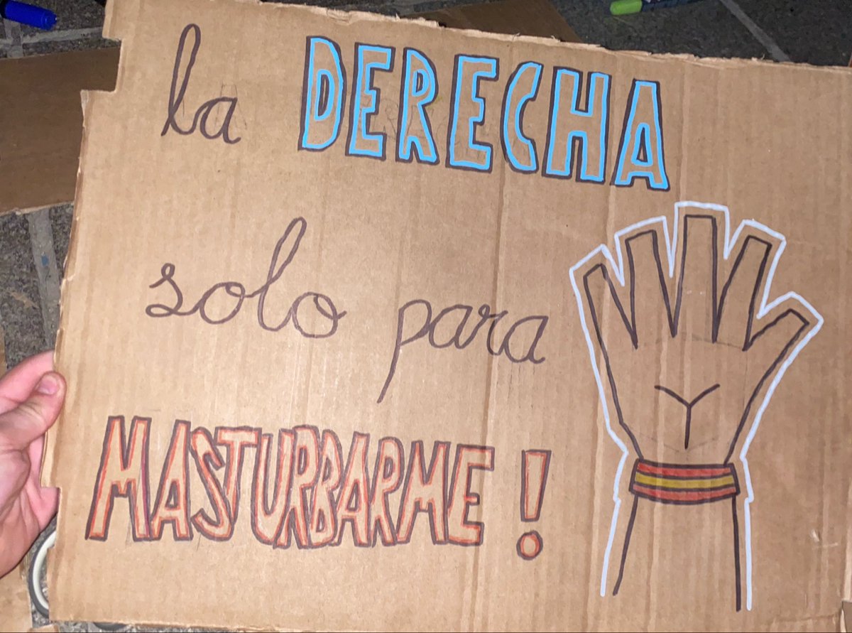 _pablonavarrete's tweet photo. mi obra magna para decorar nuestra zona de acampada aqui en València https://t.co/Tozch9JeBJ