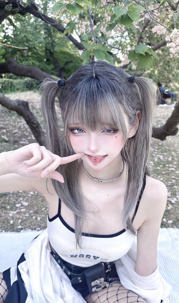 rch2zy's tweet photo. 負けたら ~ 射精吐露ね....👅 
#貼り合い https://t.co/Q1BG2PzxjE