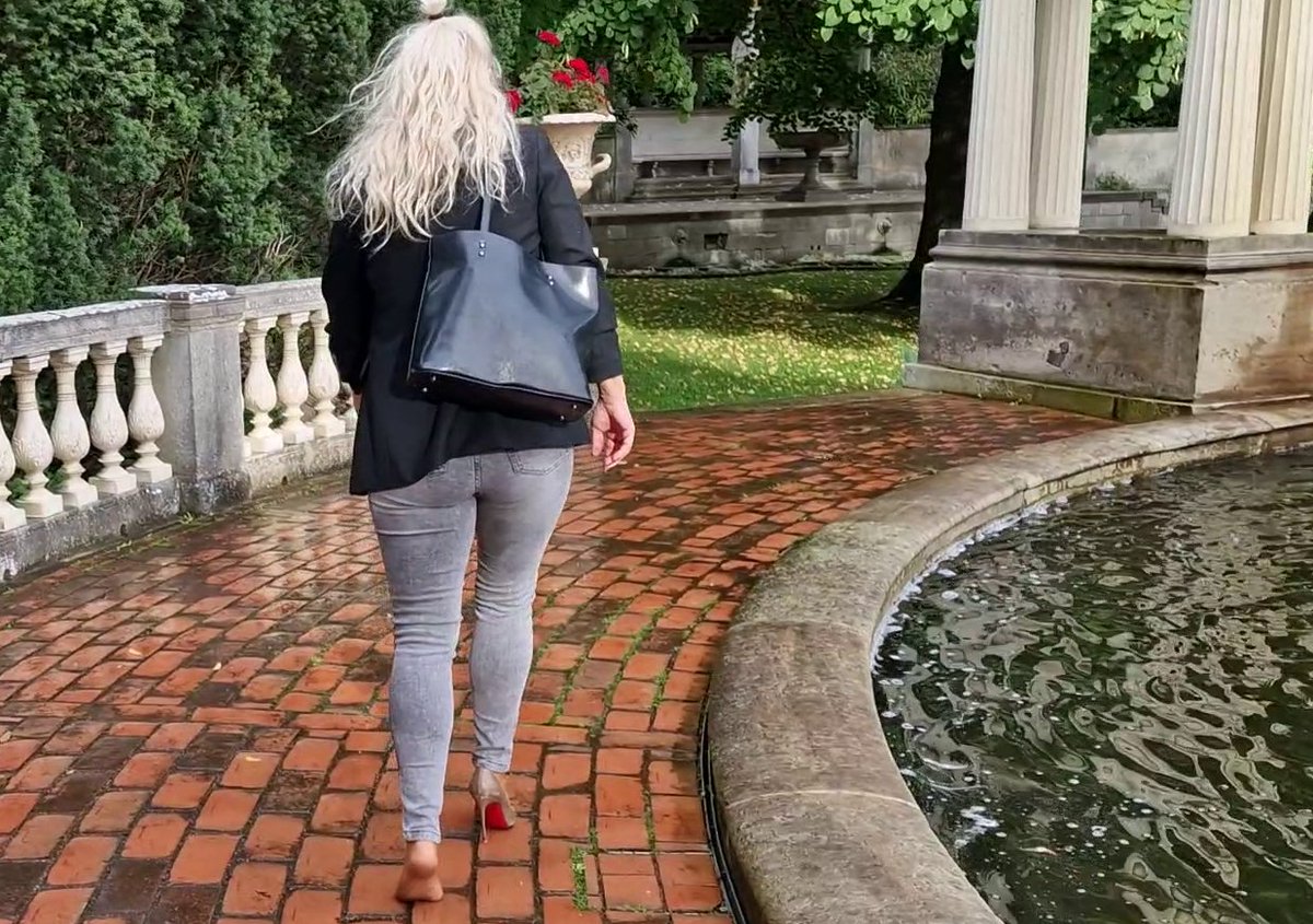 HelenaAbramov's tweet photo. A new "dirty nylons" video in my video store today
https://t.co/Z0faI2Qv2L
πππ
#footsniffing #footsmelling #sniffing #tickling #pantyhoseunderjeans #Strumpfhose #stuckshoe #shoeoff #lostshoe #stolenshoe #oneshoe #helena #suntanpantyhose #Louboutins #stuckshoe #dirtytights https://t.co/ysCKV2BQ8Z