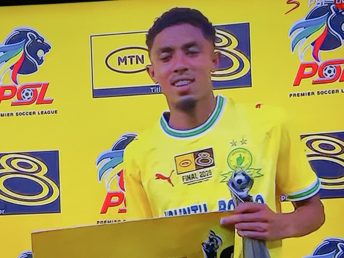 Simonsjay26's tweet photo. He is the player we think he is @orlandopirates @TheSeaRobbers @Masandawana  congratulations we are still holding record https://t.co/M35c5iRRpY