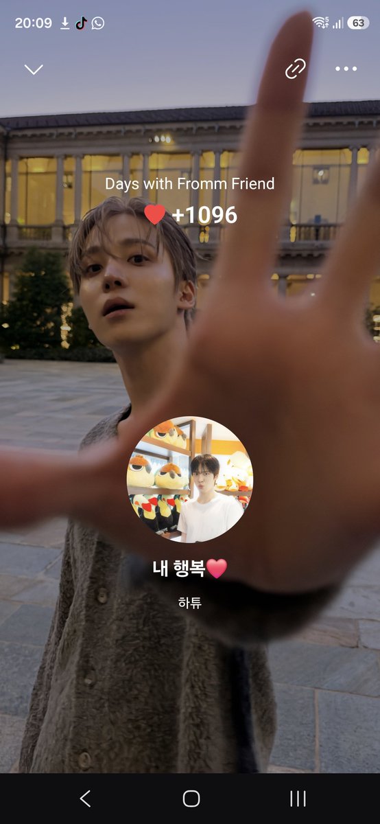 SOFTYUYUPICS's tweet photo. HE CHANGED THE WALLPAPER AGAIN AND THIS PICTURE?????? https://t.co/mHFUnQ3zHG