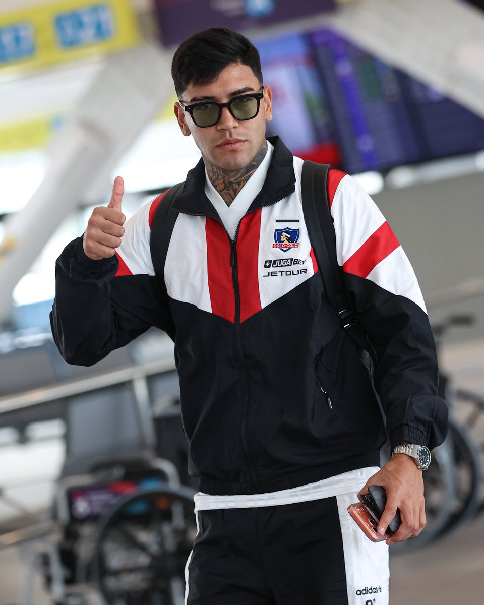 ColoColo's tweet photo. El Cacique ya viaja rumbo a Coquimbo 🤟🏻⚪️⚫️ https://t.co/DRZ0anKW9l