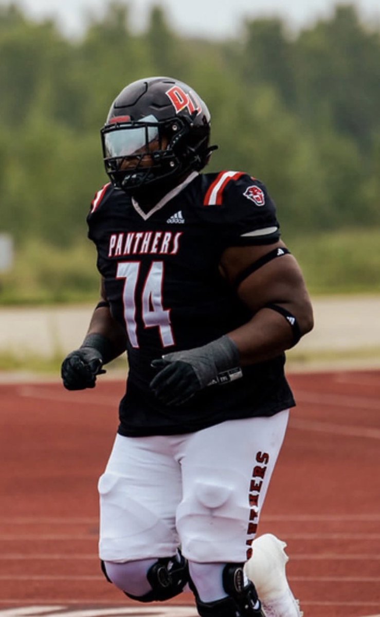 JavonVarnesdeel's tweet photo. Blessed to say I received my first D2 offer from @DU_Football. Thanks to @DevinRussell73 @alex_pallone @SparkyMcEwen1 for having me out today!!⚫️🔴 

@GRWCAthletics @GRWCFootball @CoachLGrove https://t.co/KOwrTj9Zp4