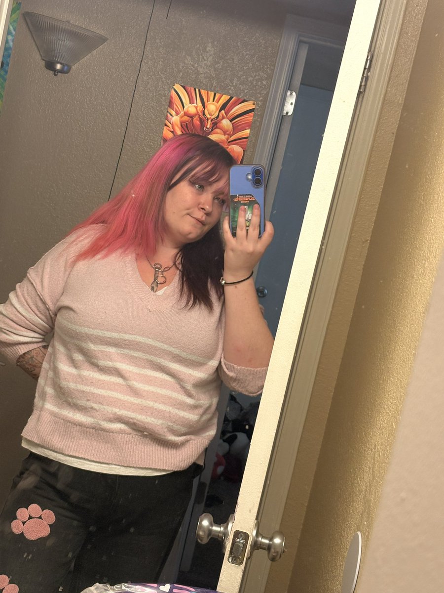Juno_Plays's tweet photo. I’m going on an adventure today 
(And FedEx won’t deliver the rest of my bed frame until Monday so… kms) https://t.co/dNftZwoyWN