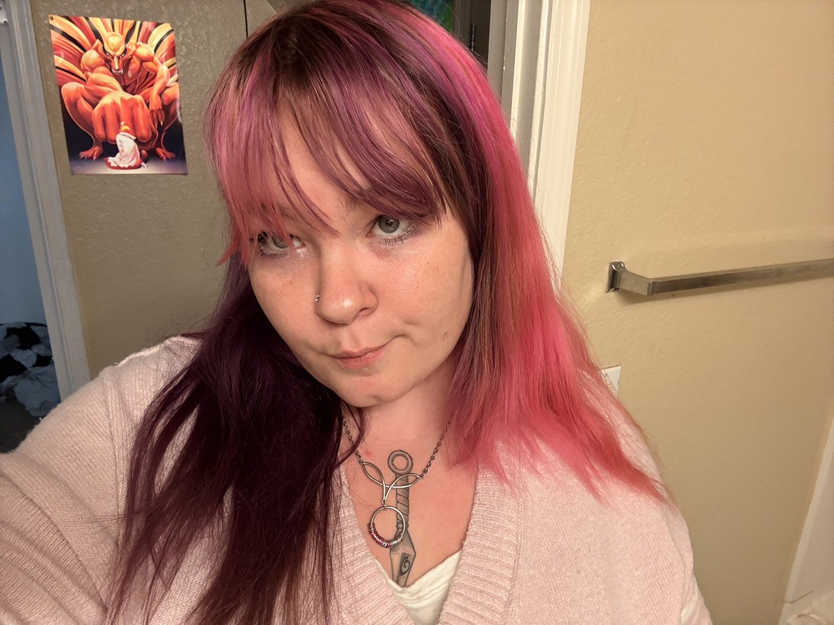 Juno_Plays's tweet photo. I’m going on an adventure today 
(And FedEx won’t deliver the rest of my bed frame until Monday so… kms) https://t.co/dNftZwoyWN