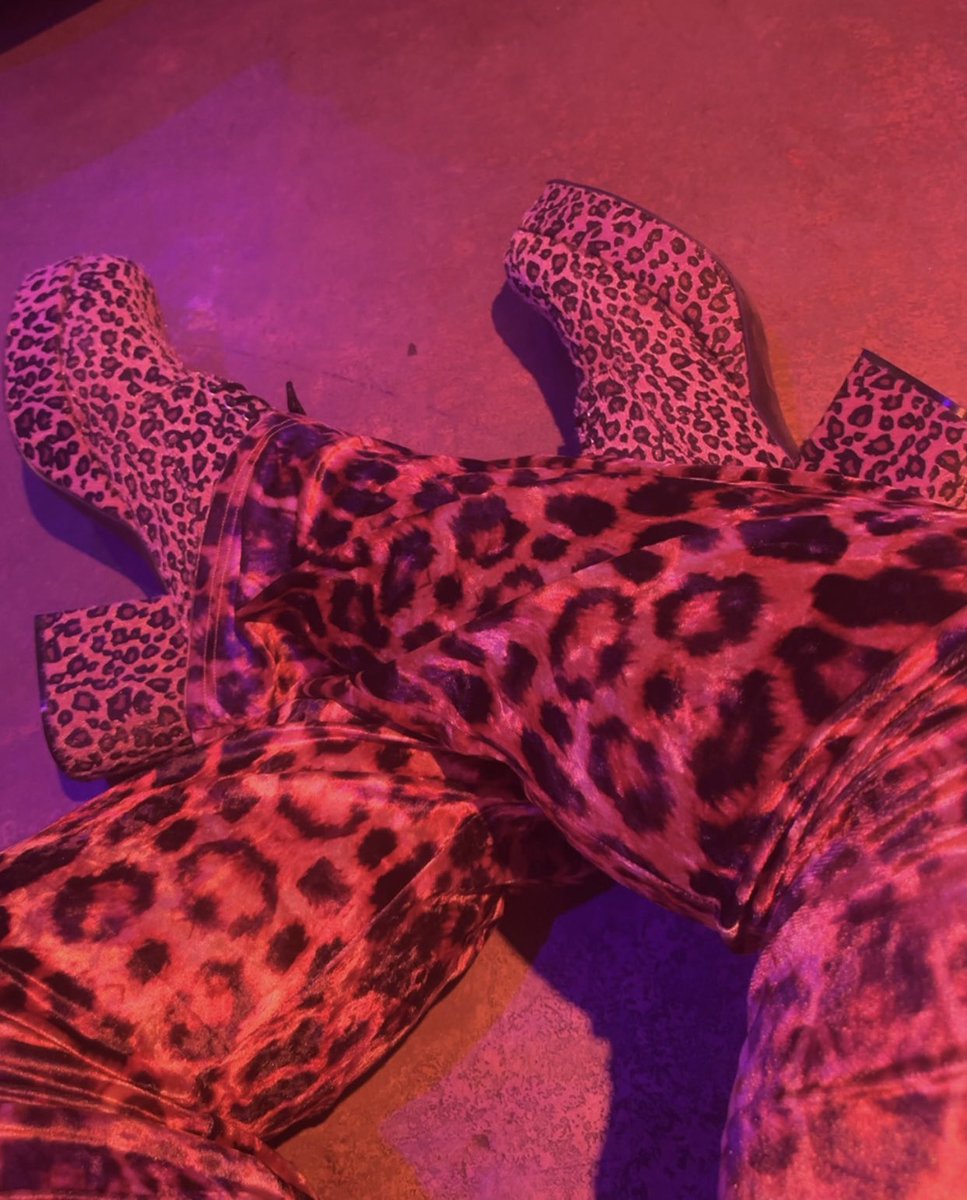 denymkhol's tweet photo. Ladies, I donβt know how yβall do it. My feet were KILLING me last night! π
#Eezyball https://t.co/8MwKiNXnvC
