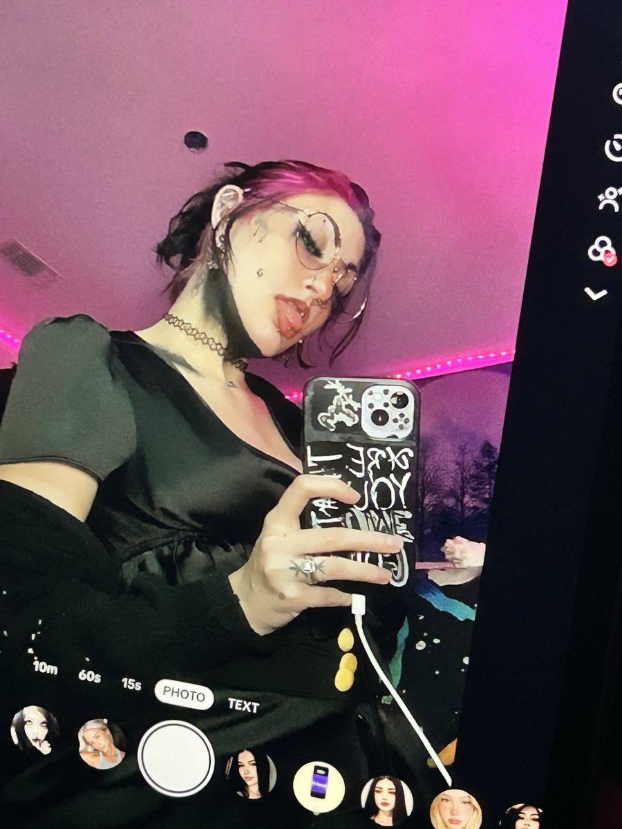 AyriLewis13's tweet photo. 5 videos for sale :) hmu https://t.co/F4TxjhejJJ