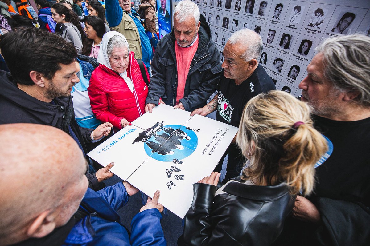 JuanoFabiani's tweet photo. Ayer tuvimos el enorme honor de recibir en nuestra Feria Internacional del Libro de Almirante Brown a Carmen Arias, presidenta de Madres de Plaza de Mayo, con quien compartimos un hermoso encuentro.

#BrownConVos https://t.co/xbNTlkrsgB