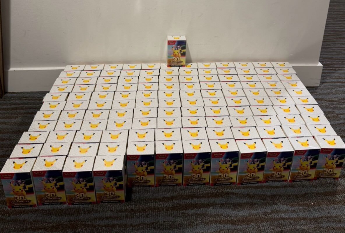 Davetcg7's tweet photo. 30TH ANNIVERSARY CELEBRATIONS BOOSTER BUNDLE CASE AVAILABLE! 

  🔥$40 EACH 
📦 $1000 SHIPPED 

Looking to add a sealed case to your collection? Now’s your chance.

📩 DM us directly to secure yours. https://t.co/LVQN1c59hb
