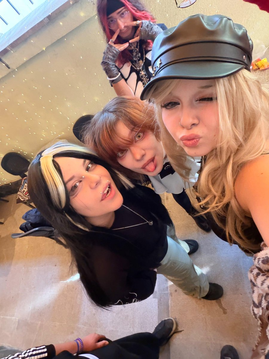 caelens_collarr's tweet photo. got to cosplay the amazing ocs of @yuki_ta_89 on his birthday celebration, i hope you liked the surprise 🥹❤️ https://t.co/EbuA6XRp7n