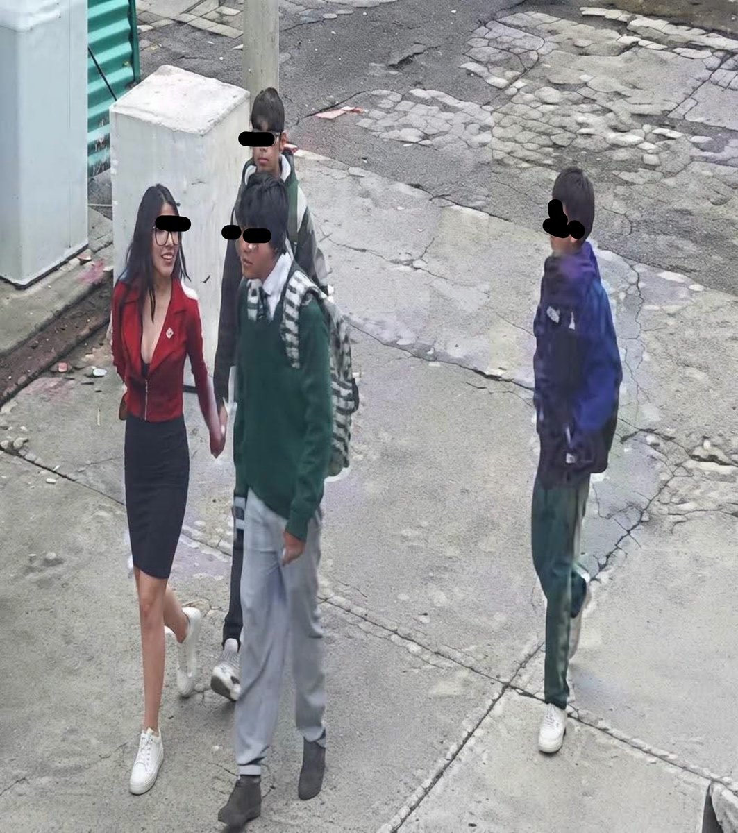 PandaDelAmor22's tweet photo. Perdida de 13 años ya fue localizada. 

Las últimas imagenes que se tenían de Camila eran con ropa bastante sugerente y abrazándose con una bola de payos que van a su misma escuela en la GAM. Regresó como si nada por la noche. 

#PandaNews https://t.co/BsDL2Tq8gg
