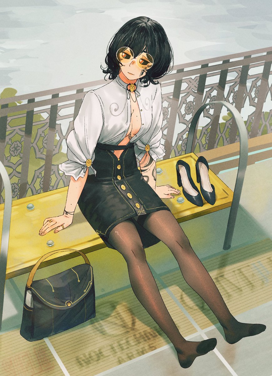 SpindleSong's tweet photo. Tether taking a break on her way from work <33 https://t.co/QsfDRgeDEy