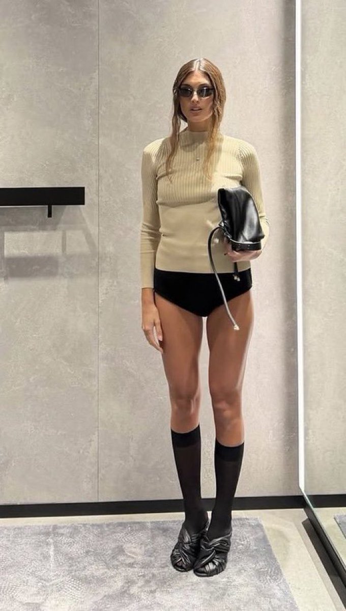 LaRuthSoy's tweet photo. La que envidia a Pampita. 🤣🤣🤣
Lola la plagiadora. https://t.co/nNFFsJa2kR