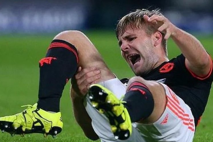 sullyexcl's tweet photo. i think the reason shaw was so pissed with bentancur's challenge was because it was literally the exact same challenge which nearly made him lose his leg and retire back in 2015, in the game against psv. shaw isn't the type of guy to fight for no reason. it was 100% past trauma. https://t.co/7OrQVKCO0I