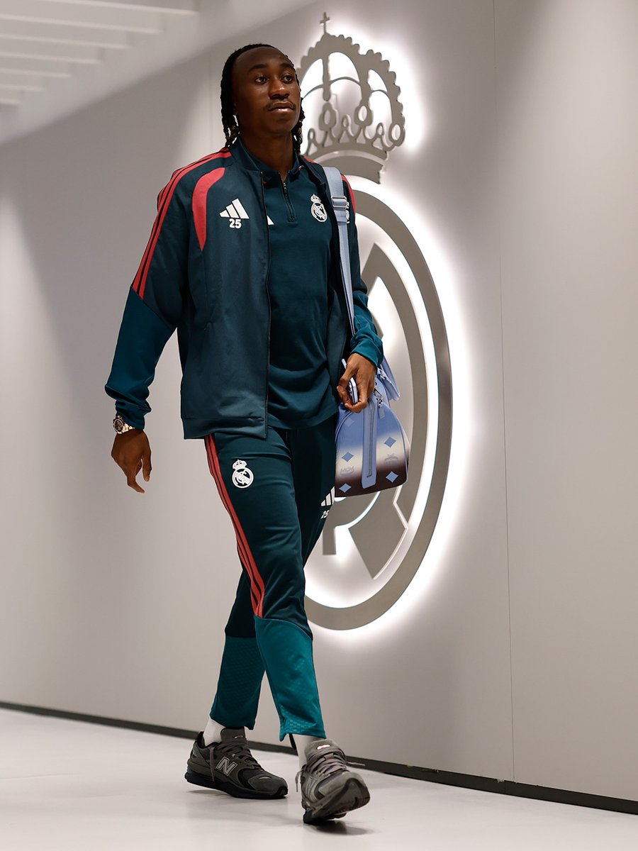 realmadrid's tweet photo. 👀🔛🆒 https://t.co/vIKurpN6AF