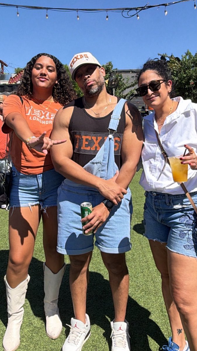CeeHawk's tweet photo. #hookem https://t.co/pCpbKiil5Y