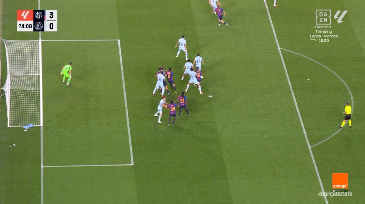 ArchivoVAR's tweet photo. 🖥️💥 El VAR se marchó antes de tiempo del Barcelona - Getafe.

👉🏻 Gerard Martin pisa a Mario Martín, eliminando a su rival de la defensa de la acción.

❌ 𝗘𝗦 𝗙𝗔𝗟𝗧𝗔.

▪️ No se puede considerar una acción fortuita ya que Gerard Martín ve a Mario Martín en todo momento. https://t.co/lMeyAr85wg