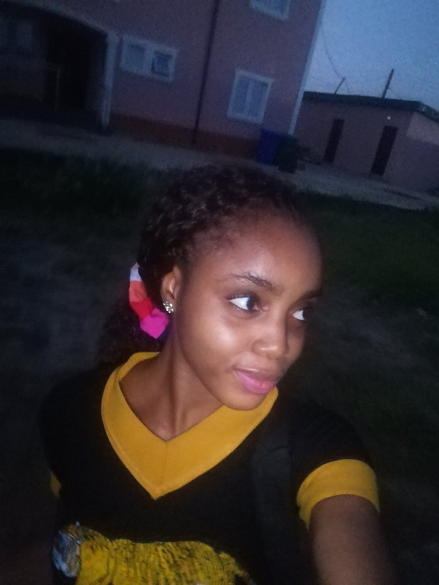 blairvegabless1's tweet photo. When I step out to places, people often think I am either in Sec school or I just finished. A lady I got stuff from last week, literally called me a small girl😅 thinking I am 20(i get that alot,19, 18)

Btw:I am not short and I am taller than her.

How old do you think I am? https://t.co/EfIxfbqniP
