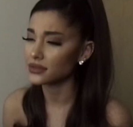 offthetablestn's tweet photo. i need ariana to come out with that tour album quick cus all these youtube versions of es suck https://t.co/kk9uCZ5EmT