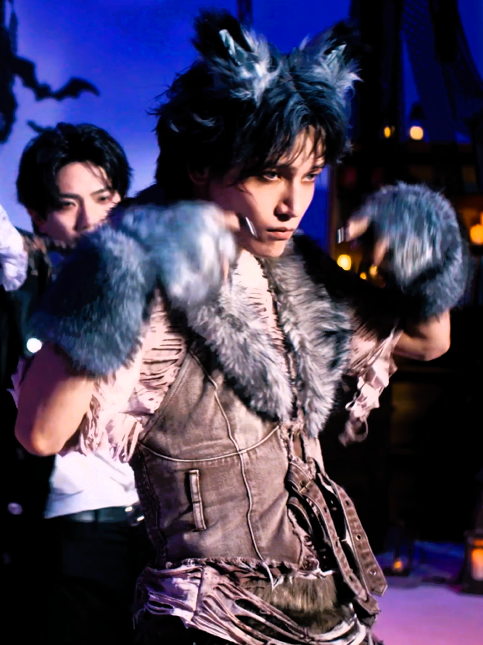 Sinsnse's tweet photo. Mrs.VAMP
沢山のいいね抱いて恐縮です。
フォローもして頂いたり、Aぇ担さんの繋がりがまだ全然無いので、嬉しい限りです🥰
よろしくお願いします(*- -)(*_ _)ペコリ
切り取りはまた今後もちょこちょこやると思います。
今回は、昨日の厳選分から漏れた中から、止む無く外した各ソロ４枚。４人ともかっこAぇ！