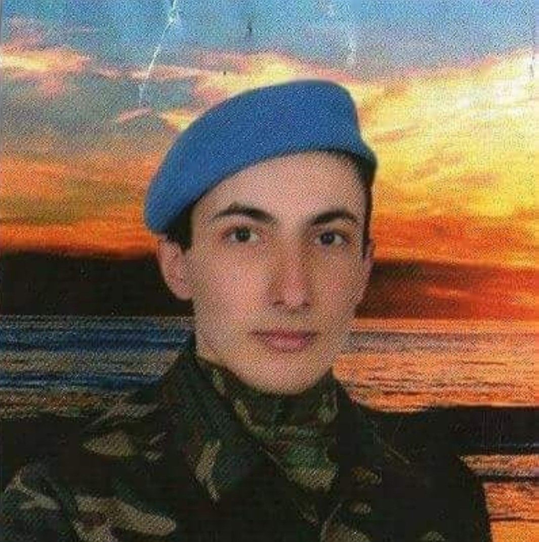 delikurtt09's tweet photo. Şırnak'ın Beytüşşebap ilçesi'nde pkklı teröristlerin düzenlediği saldırıda şehit olan 10 askerden biri;
Şehit Osman Yıldız🇹🇷 https://t.co/gIx67ABxwr