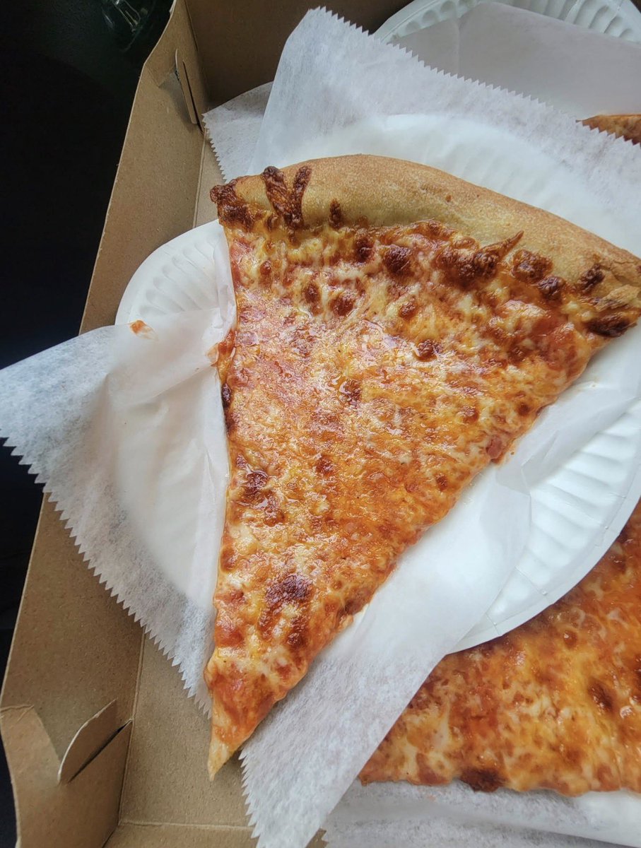 RealJiggidy's tweet photo. No pizza in the world better than a NYC regular slice https://t.co/QEFqGWO7SA