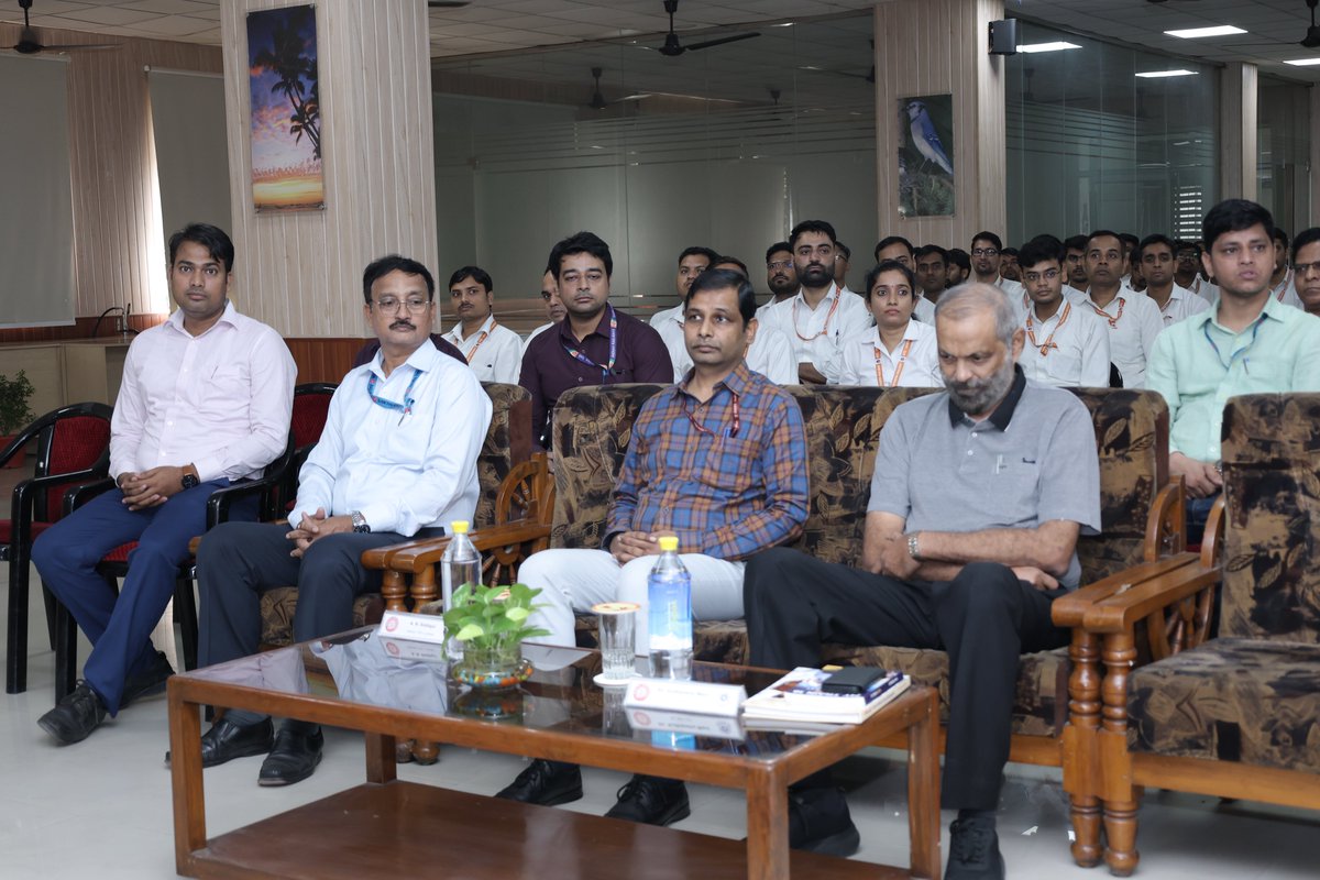 stclucknow's tweet photo. An inspiring session at STC Lucknow with Shri Sudhanshu Mani, Former GM/ICF, sharing valuable insights on motivation, innovation, long-term vision, strategic planning, goal setting and continuous improvement.
#STCLucknow #IndianRailways #SudhanshuMani https://t.co/Nc53vYEH3b