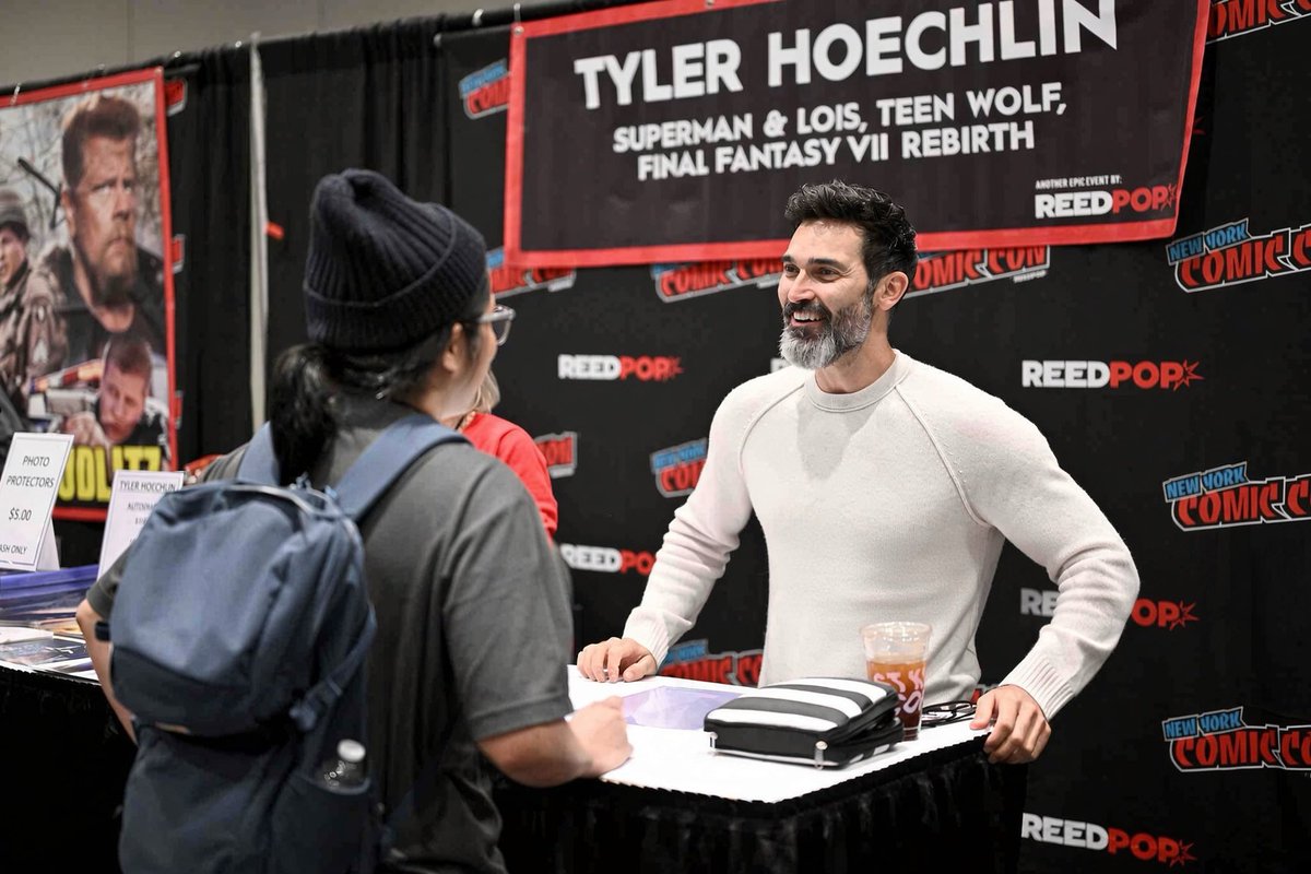 updatesofth's tweet photo. Tyler Hoechlin photographed at NYCC today https://t.co/PZSbjOicnt