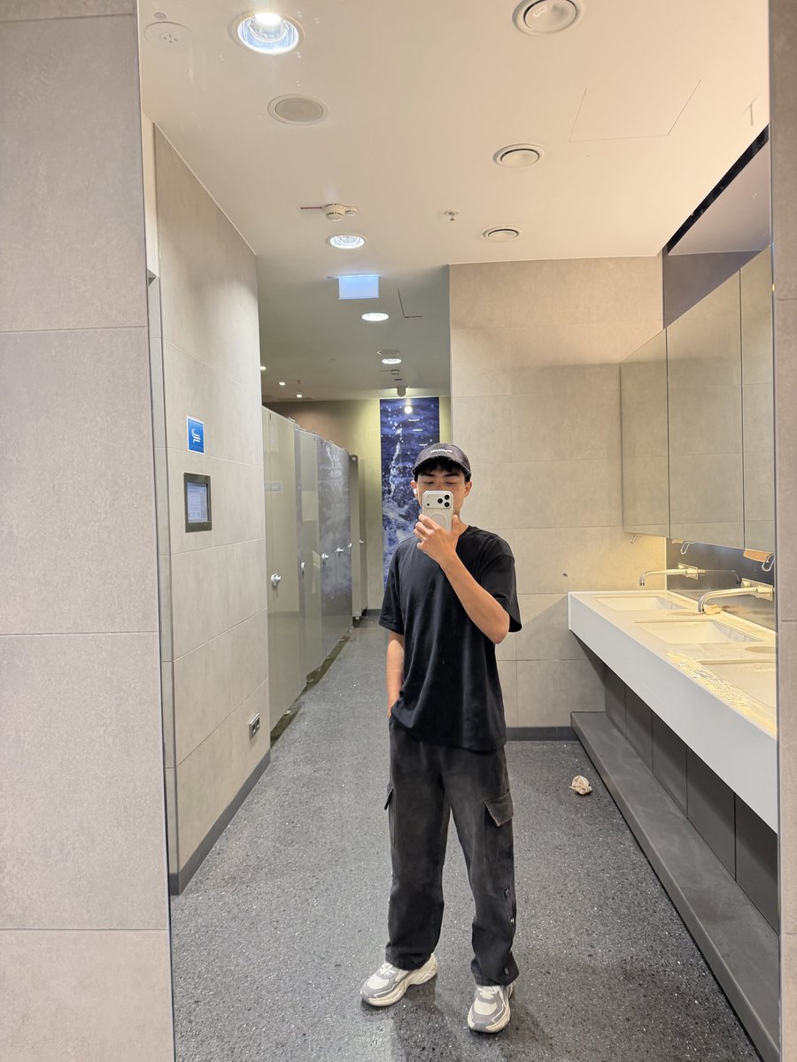 nvphuc3010's tweet photo. Kiếm người nói chuyện cho đỡ buồn, ở Việt Nam - ở Đức đều được. Có ai không nhỉ.. https://t.co/46KpaSAwSr