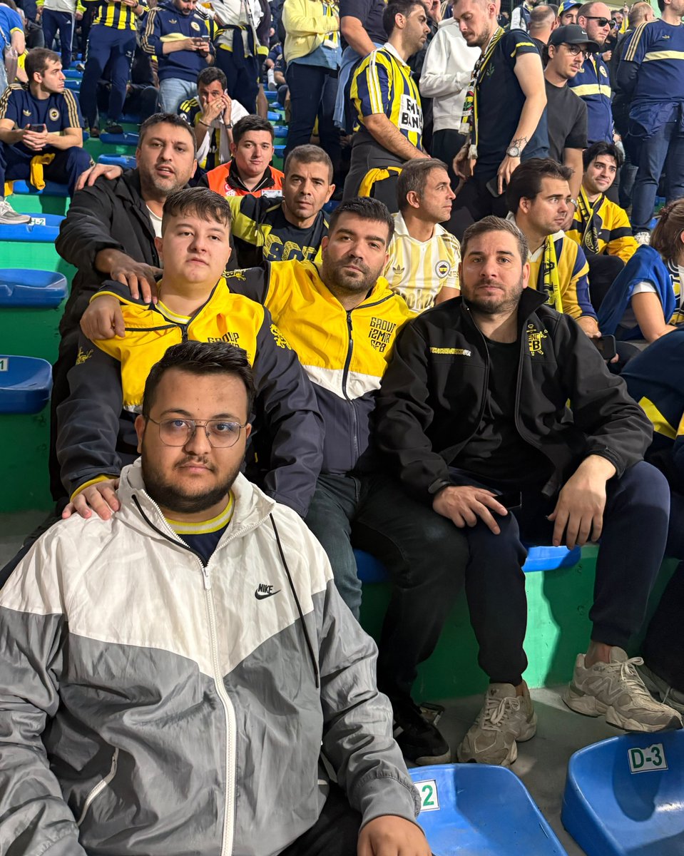 groupizmir's tweet photo. "CANDAN ÖTE SEVMEDİK Mİ SENİ KANARYA.."

Fenerbahçemizi, Rize deplasmanında yalnız bırakmadık. 

#GroupİzmirGFB https://t.co/2SyH8LRryB
