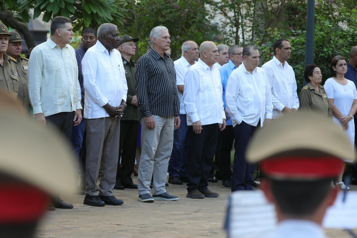 CubaMined's tweet photo. 🇨🇺 Ministra de Educación @naimatrujillob acompañó en La Habana Vieja el acto por el 158 aniversario de las guerras independentistas y el conversatorio con historiadores. Para @CubaMined, defender la historia es formar patria y memoria. 📚 #CubaViveEnSuHistoria
#CubaNoEsUnaAmenaza https://t.co/Zijqn1dGHJ