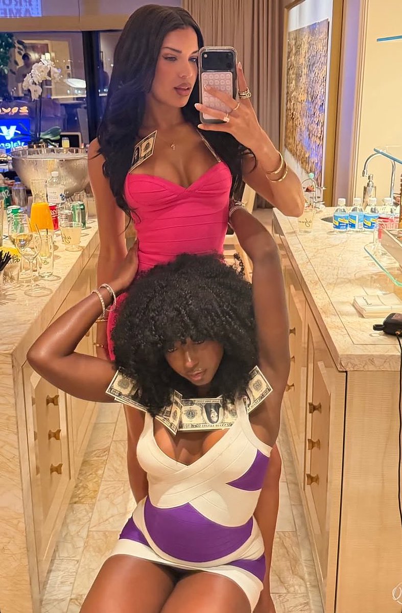 ERAOFMONE's tweet photo. THEY’RE SO HOT. https://t.co/UojQ81oSk2